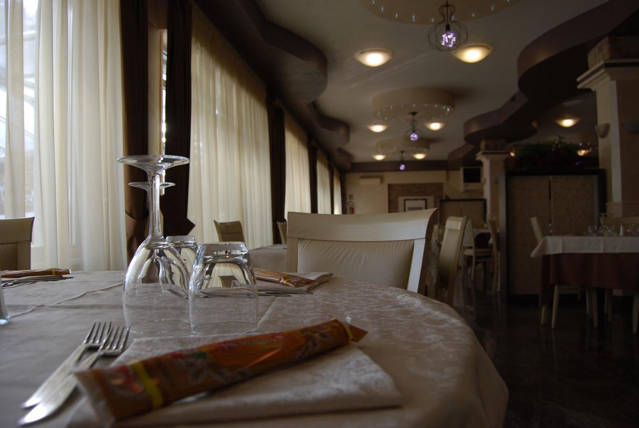 Hotel Iscla Edolo Eksteriør billede