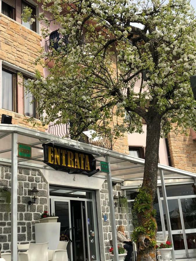 Hotel Iscla Edolo Eksteriør billede